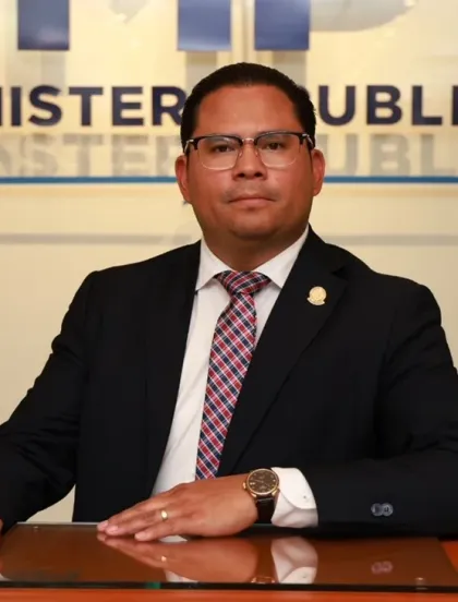 Eduardo Mejía Eduardo Mejía